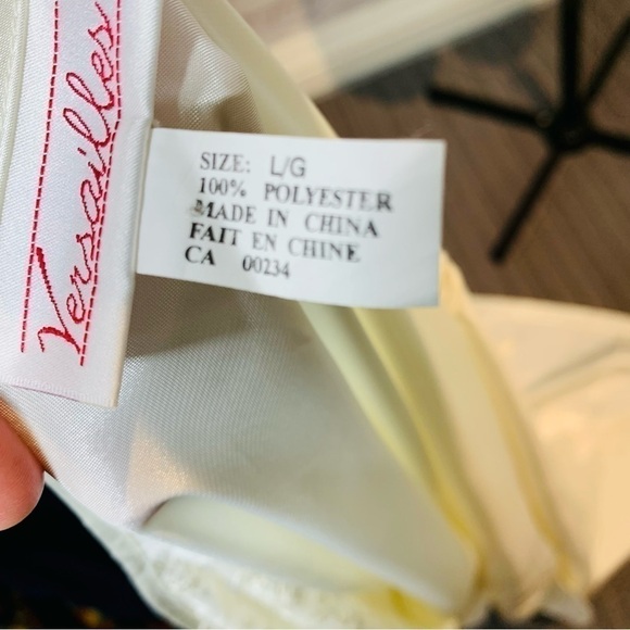 VERSAILLES Satiny Lace Off White Flowy Luxurious Long Dressing Gown Kimono Sz L - Picture 14 of 17